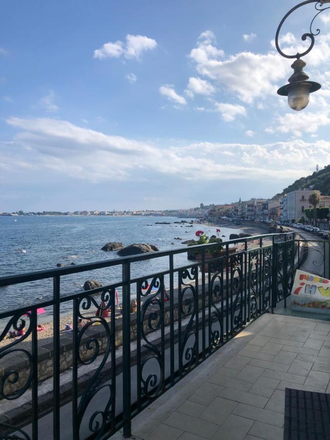 Hostel Beach House Giardini-Naxos Extérieur photo