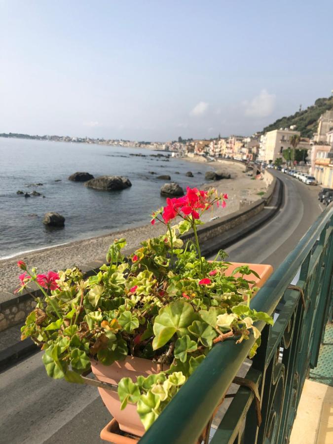 Hostel Beach House Giardini-Naxos Extérieur photo