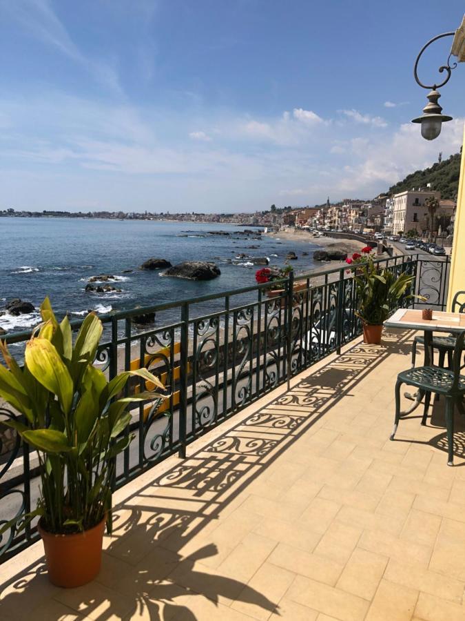 Hostel Beach House Giardini-Naxos Extérieur photo