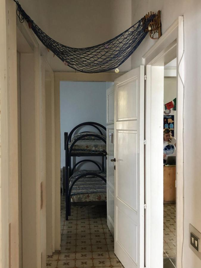 Hostel Beach House Giardini-Naxos Extérieur photo
