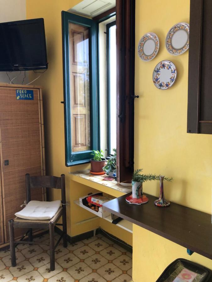 Hostel Beach House Giardini-Naxos Extérieur photo