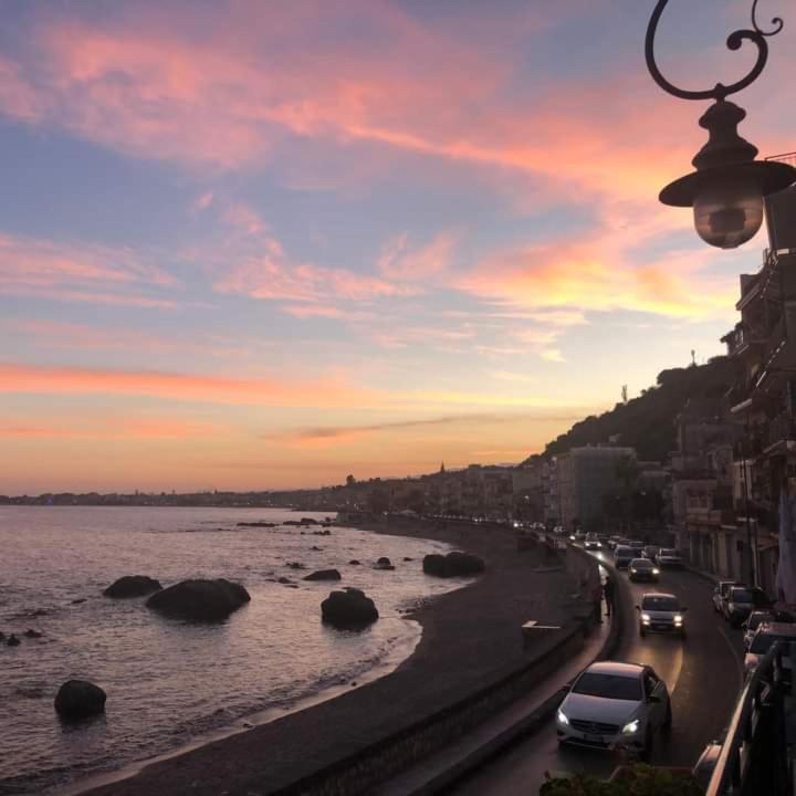 Hostel Beach House Giardini-Naxos Extérieur photo